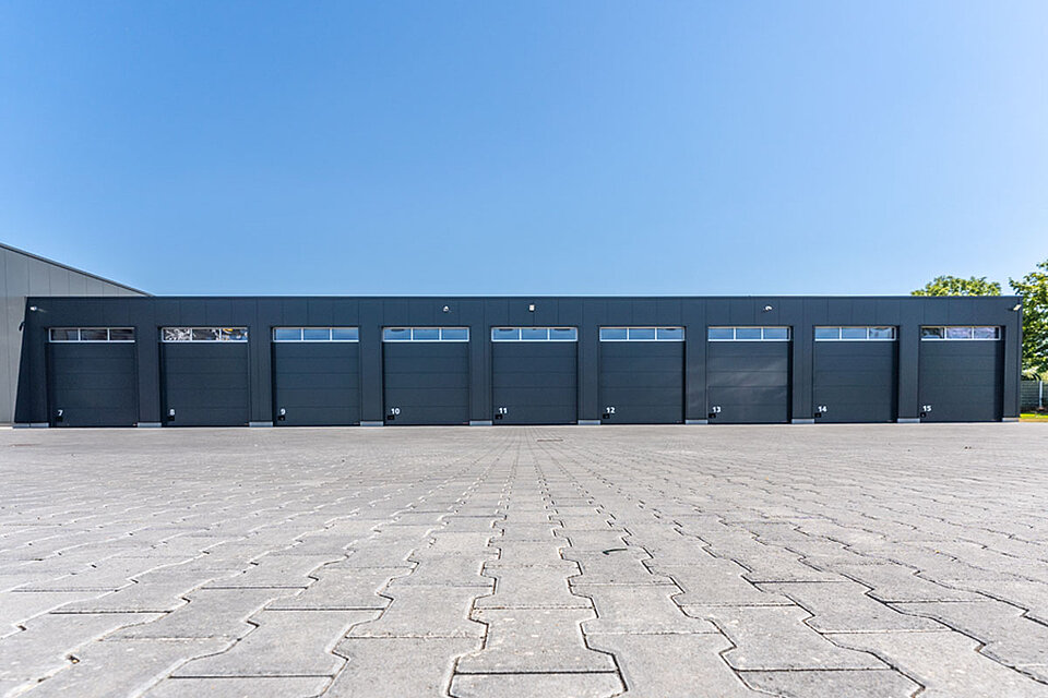 Außenansicht Garagen Wohnwagen