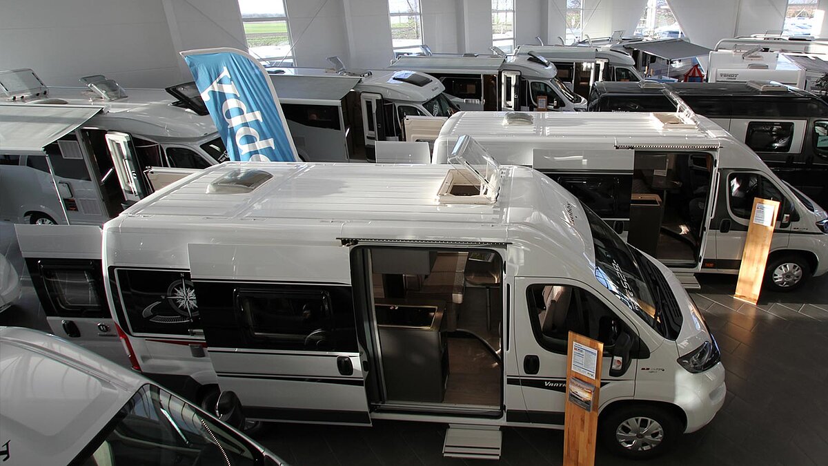 Hobby Reisemobile in der Ausstellungshalle vom Camperland Bong