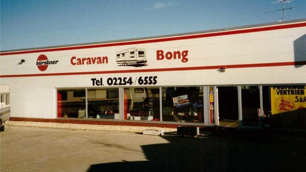 Caravan Bong Gebäude mit Logo in alter Schrift im Jahre 1984