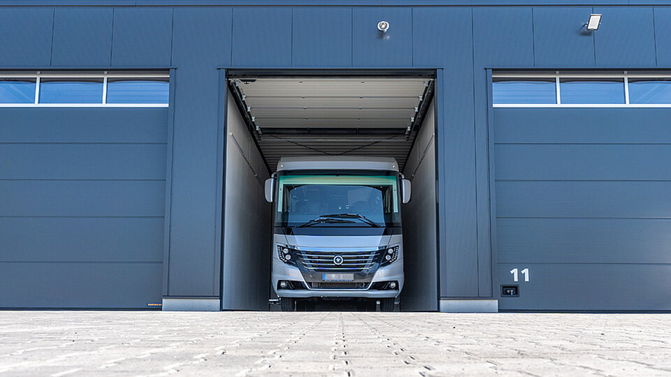 Wohnmobil in Garage