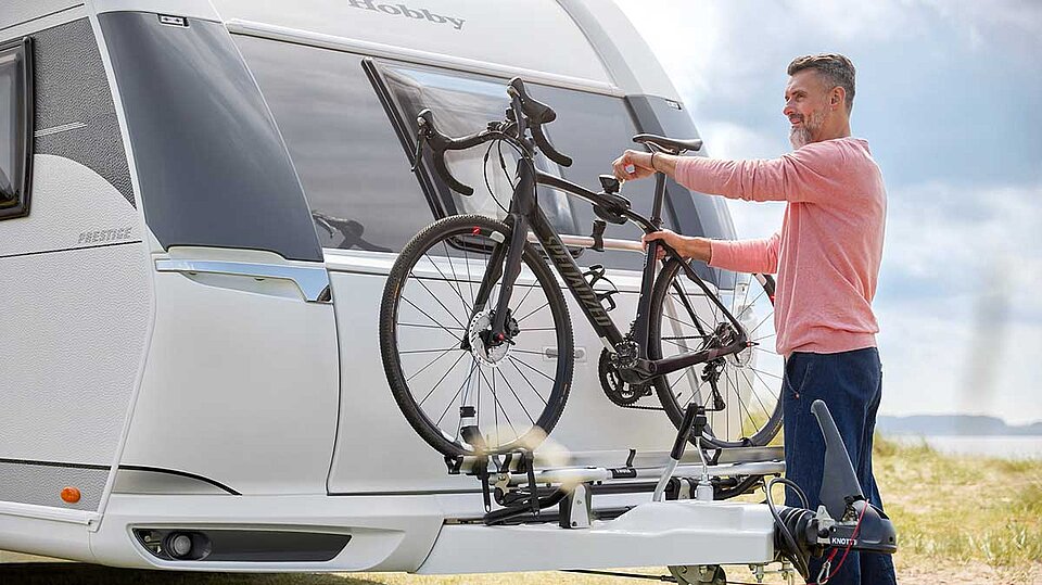 Fahrrad auf Wohnwagen